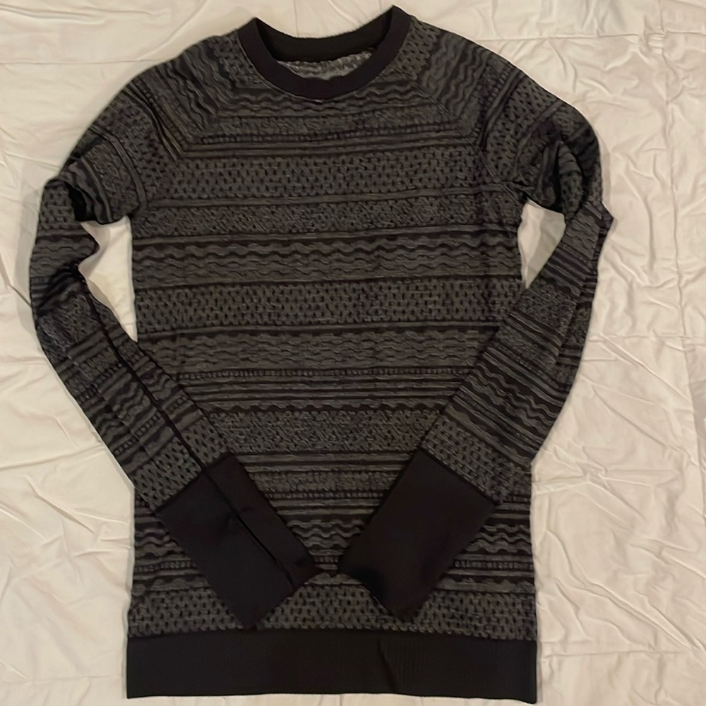 Lululemon swiftly tech long sleeve hip length top, size 8